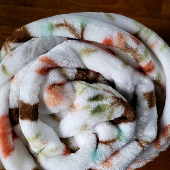 Cozy Velvet Plush Throw/Blanket 50 x 60" - Picture 2 of 8